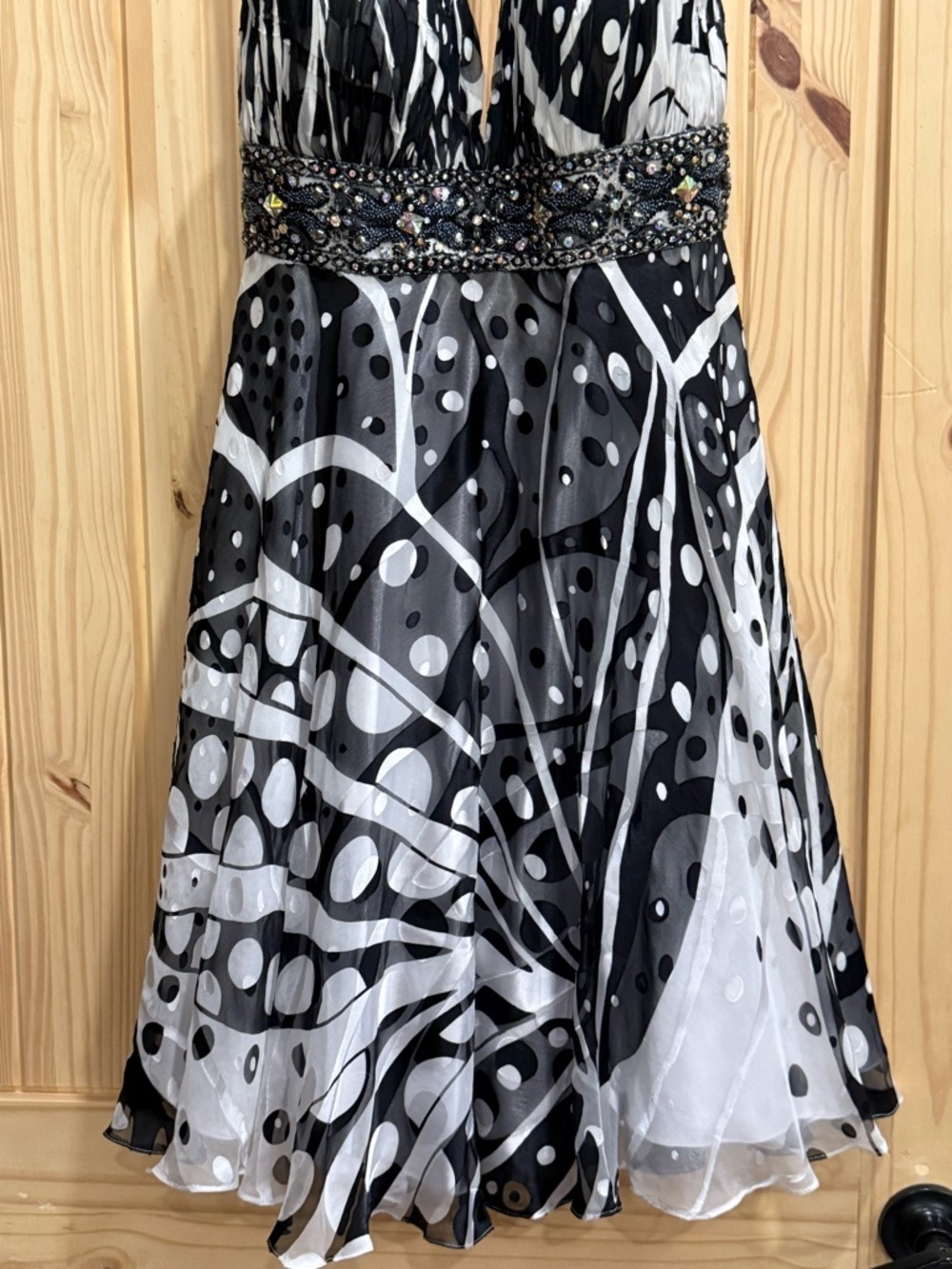 Tony Bowls Black White Abstract Beaded Halter Cocktail Dress TS21018 Size 12 - Picture 2 of 11